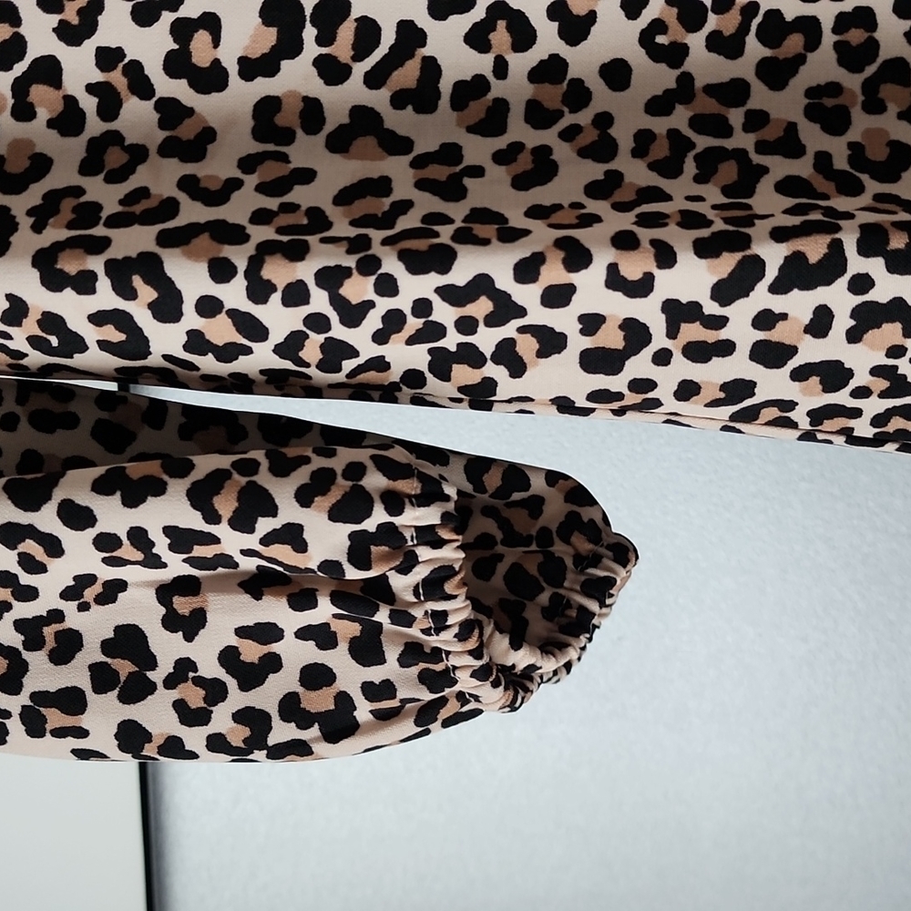 🐆Leopard Print Top🐆 - Picture 4 of 6